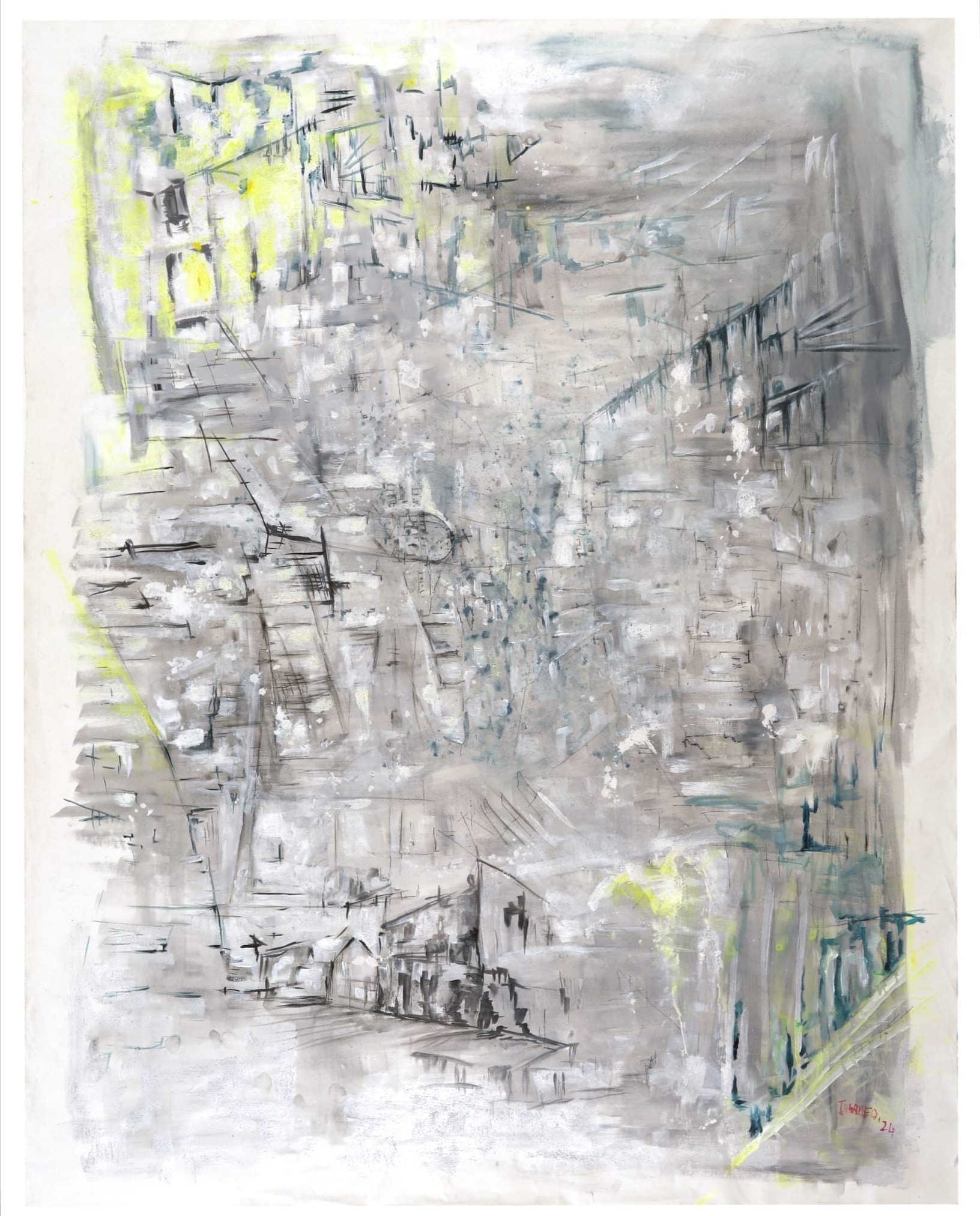 Grande composizione astratta verticale in grigi con accenti gialli e turchesi